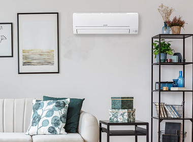 Climatiseur-mural-essentiel-MSZ-HR-Mitsubishi-Electricsalon-canape